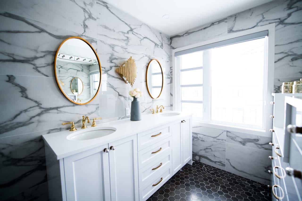 Airbnb Host Checklist: The Bathroom