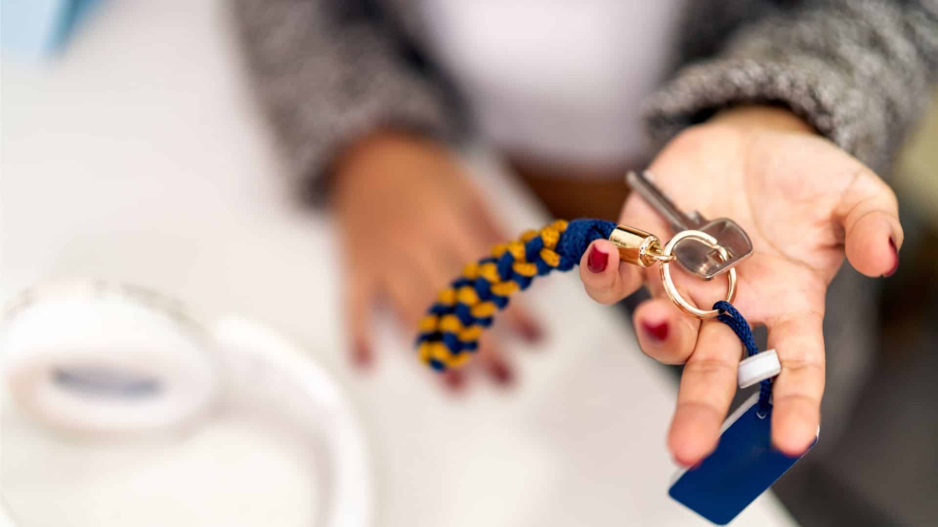 handing over keys airbnb management
